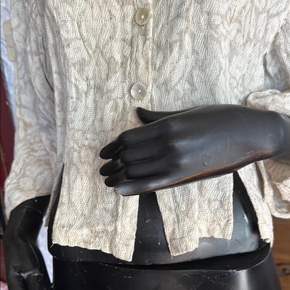 Elegant Cream Button-Up Women's Top - Picture 4 of 16